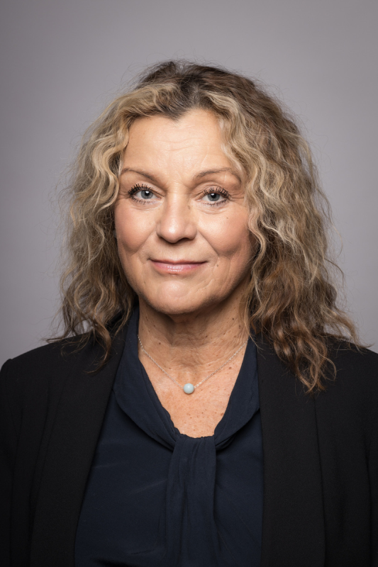 File:Veesaar, Anne (foto Siim Vahur, allikas Eesti Näitlejate Liit).jpg
